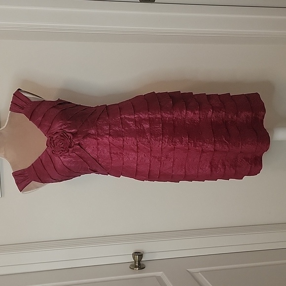 London Times, Size 8, Wine Colored (Burgundy-ish) Sleeveless Layered Dress, EUC. - Picture 1 of 8